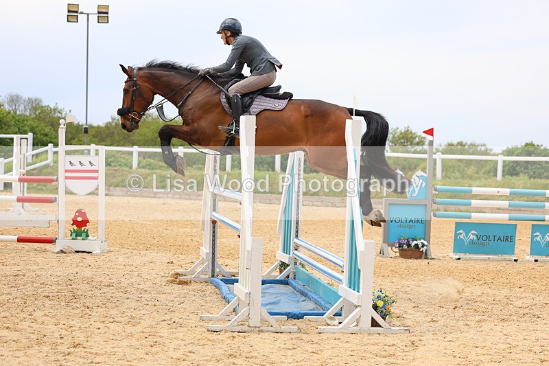 3E7A9356 - Class 8: Senior Newcomers/1.10m open