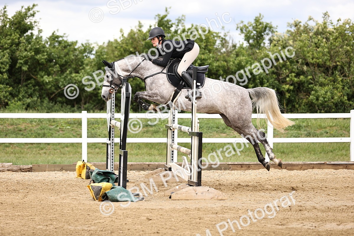 SBM_003110 - Class 11 - Senior Newcomers - 1.10m