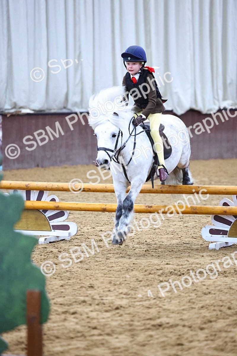 SBM_003124 - Class 35 - 60cm Training Stakes
