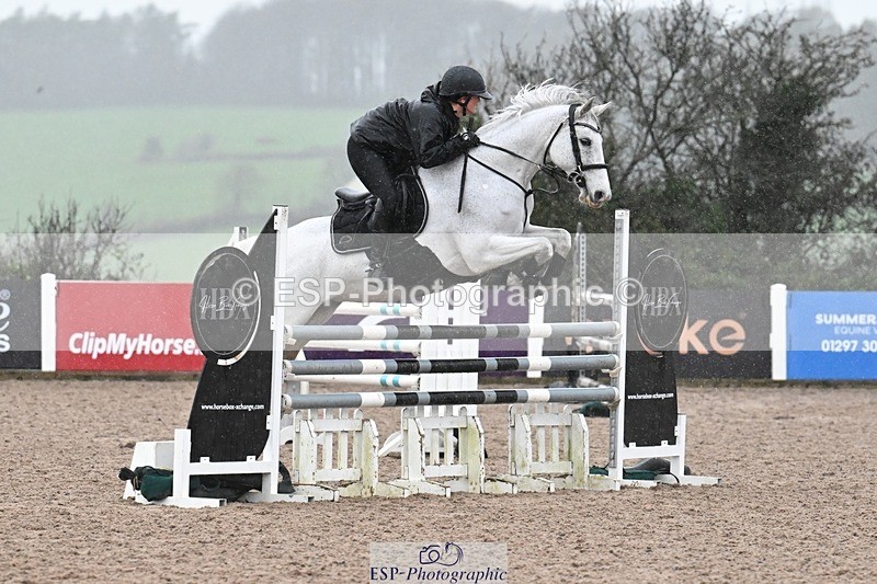 251205-124954-00541 - Cls 7 Snr Newcomers and 1.10m