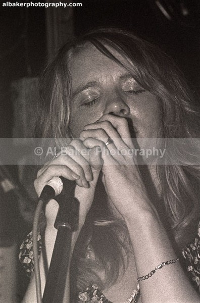 14 sara-hill - Friends-&-Family @ the-roadhouse 02.11.02