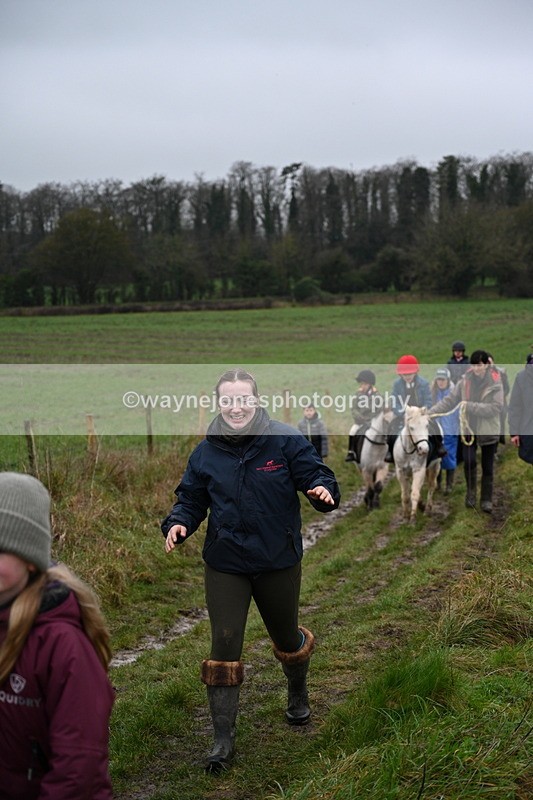 WJ7_9489 - Walk out..