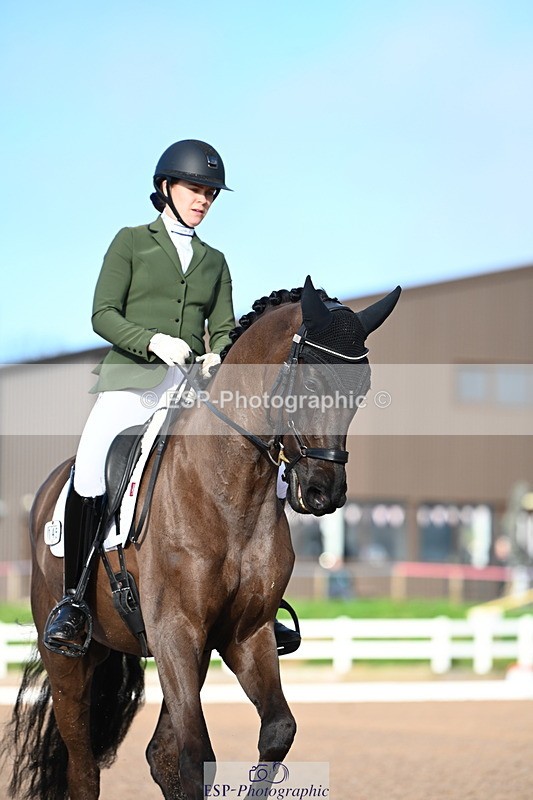 240218A-144506-08922 - 145-Lucy.Amy-Millenium.Falcon