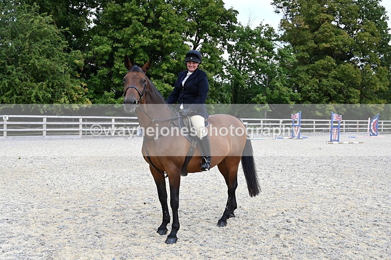 WJ6_3041 - Berks & Bucks - The Old farmhouse - Hound Exercise 20-08-25
