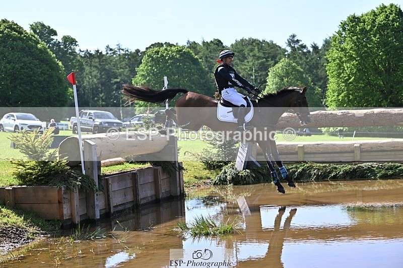 240525-093206-11683_301-CAMOUFLAGE-Alexander_Bragg - 077-305-7316