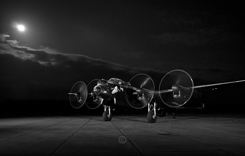 A bombers moon..... - The Lure of the Sky