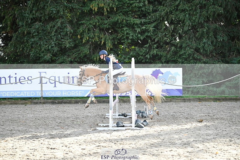 251004A-153245-01870 - Classes 8 & 9 70cm