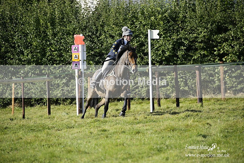  WWHT 031021 825 - WWEC Novice Restricted (0.80m) 18/10/20