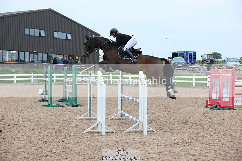 241101A-160348-03225 - FRI Cls 8 National 1.30m