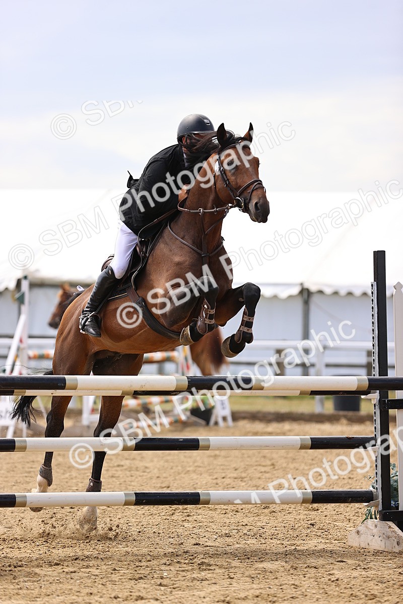SBM_009948 - Class 8 - Senior Newcomers - 1.10  Open