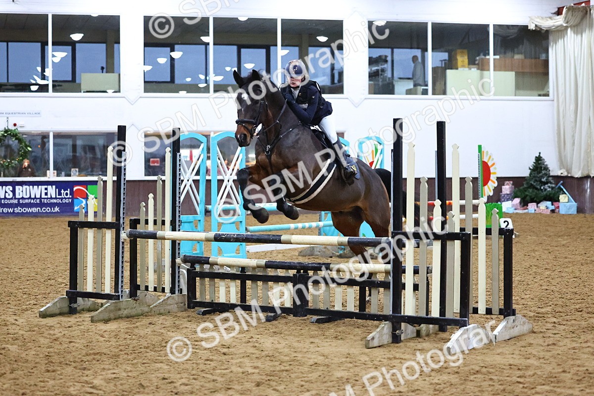 SBM_002718 - Class 6 - Holly & Ivy Stakes - 90cm