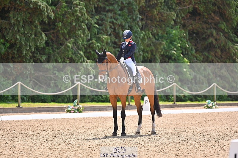 250523A-122513-06530 - D-468-Laura.Collett-LONDON.52