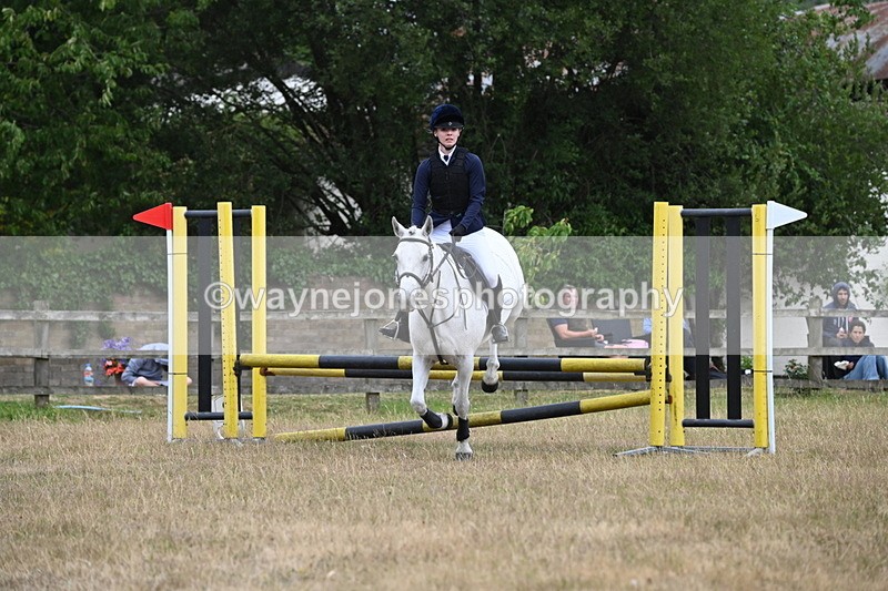 WJ6_0528 - Class 14 Intermediate Jumping 75cm