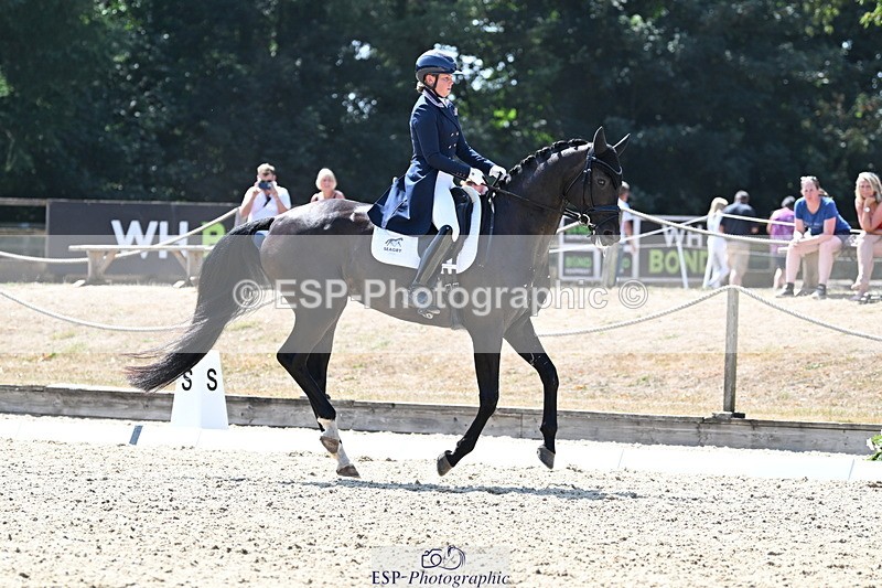 250810A-140211-07230 - 070-Abbie.NewburySeagry.Firstamour