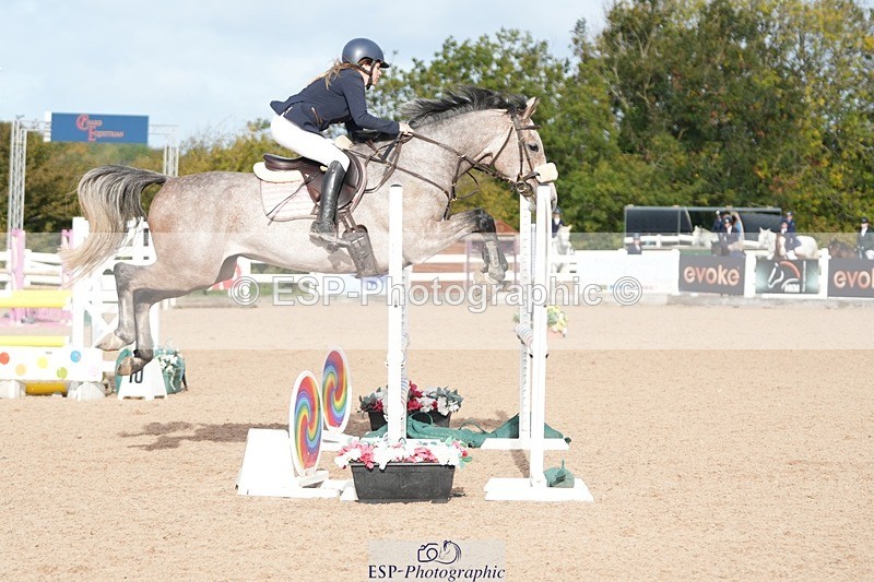 251005-101801-02504 - Cls 22 British Novice and 90cm