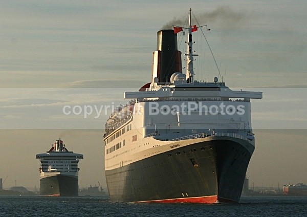 081009 QE2 QM2 IMG_0035 - Cruise Ships