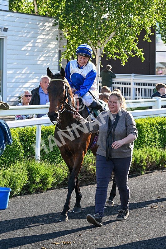 300525-Race 2-Cheerleader-7105 - Race 2