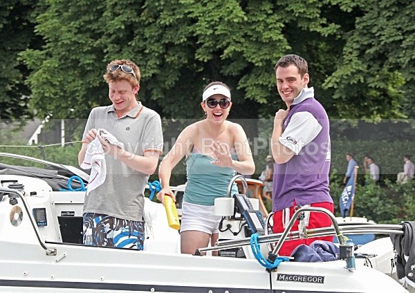 090704 MACGREGOR SAIL BOAT IMG_7990 - HENLEY REGATTA  SATURDAY 4th JULY 2009