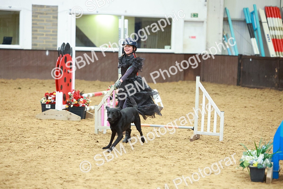 SBM_002565 - Class 3 - Horse & Hound (60cm)