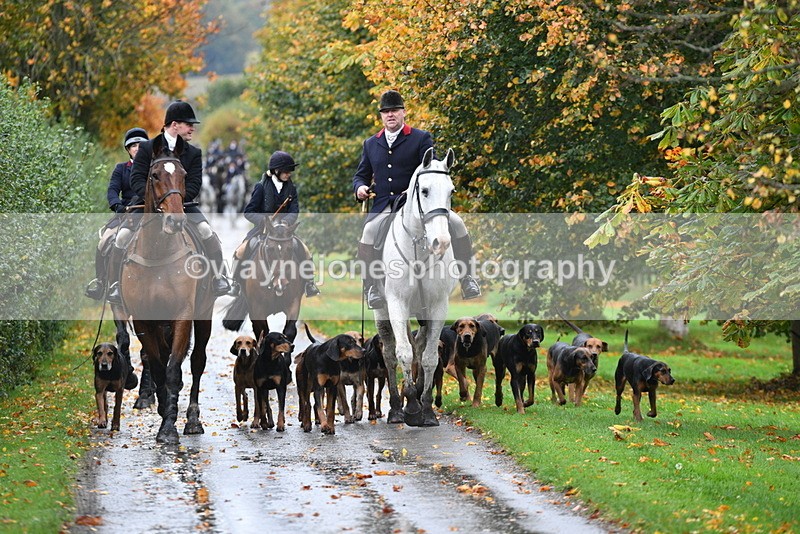 WJ5_6067 - B&B walk back for Hunt Tea !