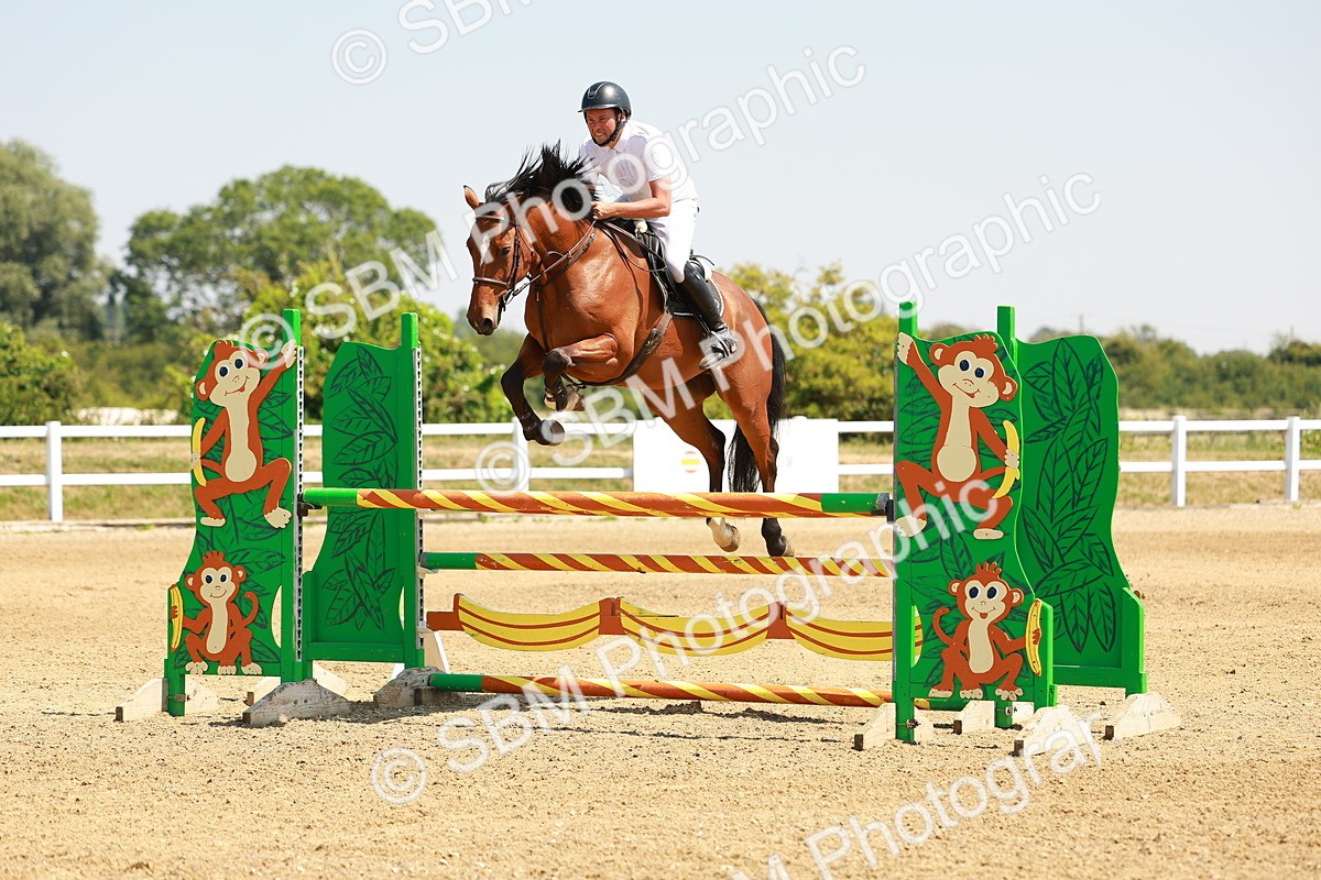 SBM_001302 - Class 4 - Senior Newcomers - 1.10m