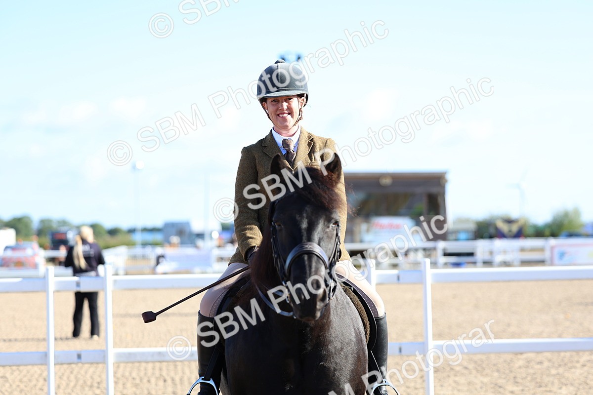 SBM_08841 - Class 302 - Ridden M&M - Large Breeds