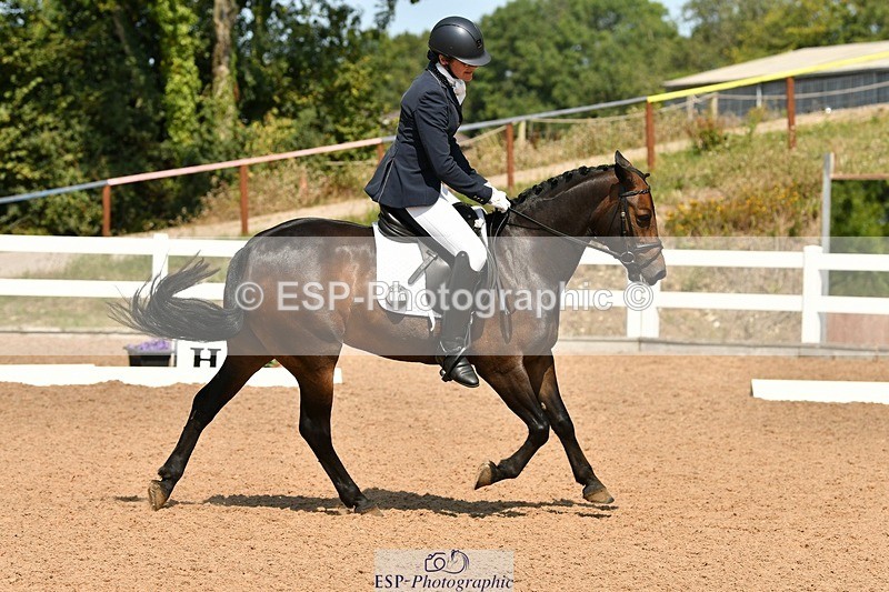 250817-132701-09956 - 090-Sarah.GoddardSaris.Fingers.Crossed