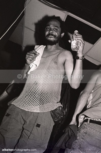 37 kwasi asante - Friends-&-Family @ the-roadhouse 04.09.02