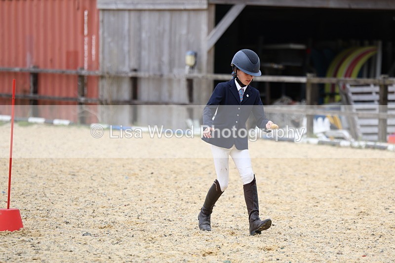 3E7A0088 - Egg and Spoon