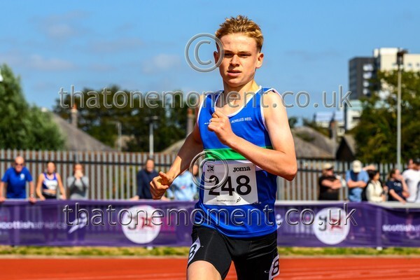 Age25SAT-915973 - Track Male