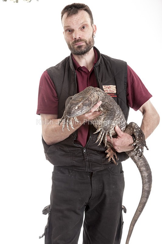 2SKJ8816 - Roaming Reptile Show. II