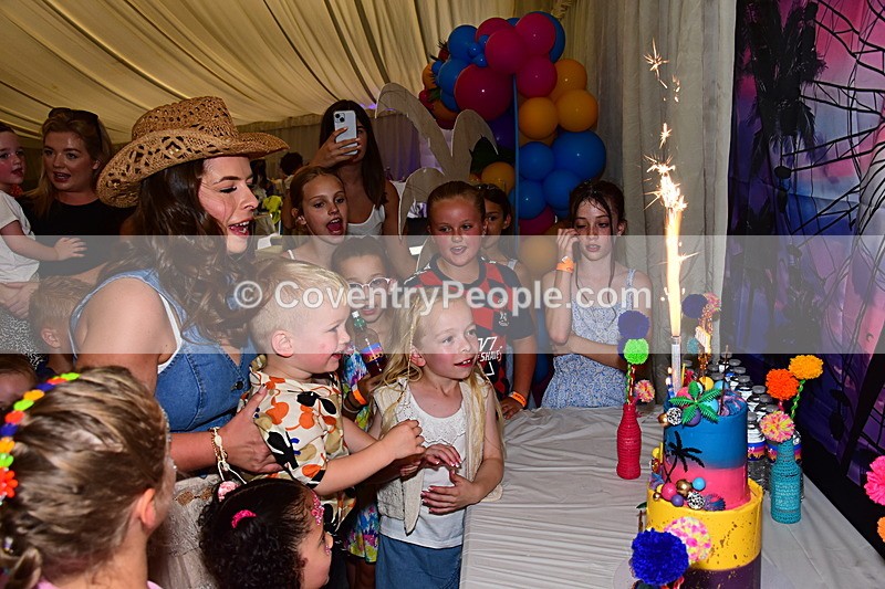 CON-725 - Joey and Ella