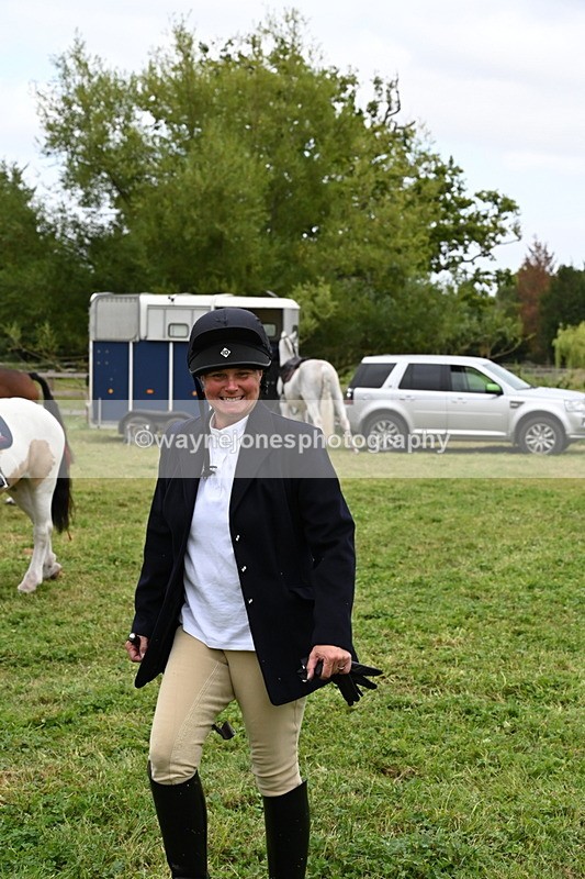 WJ6_2965 - Berks & Bucks - The Old farmhouse - Hound Exercise 20-08-25