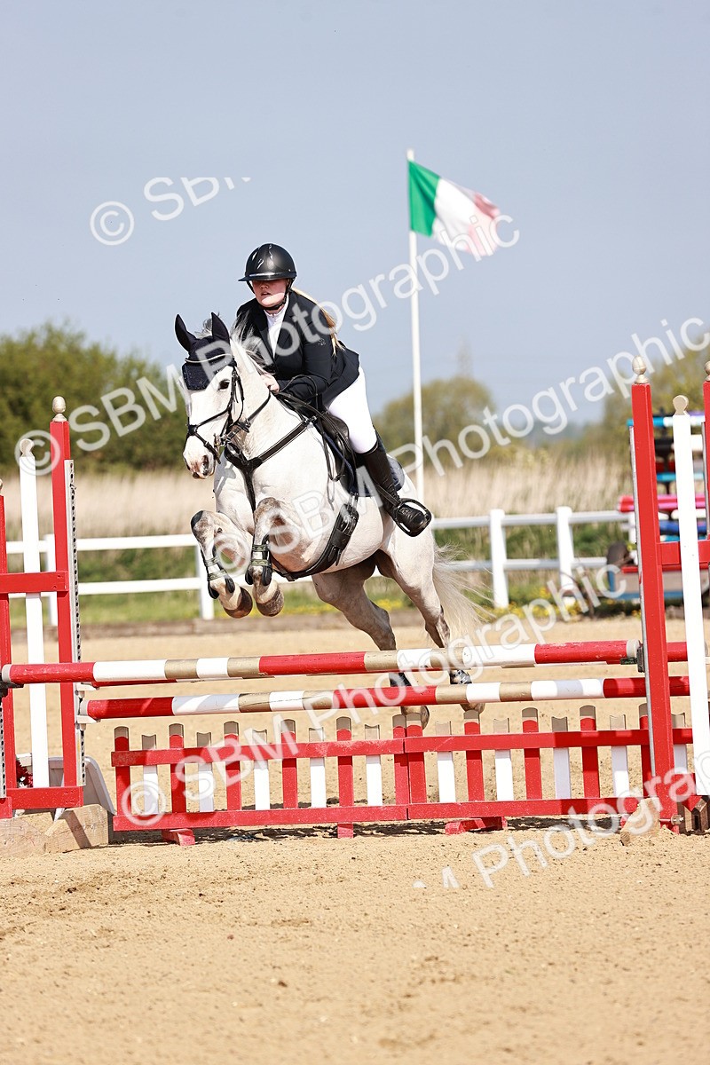  - Class 21 - Senior British Novice - 90cm