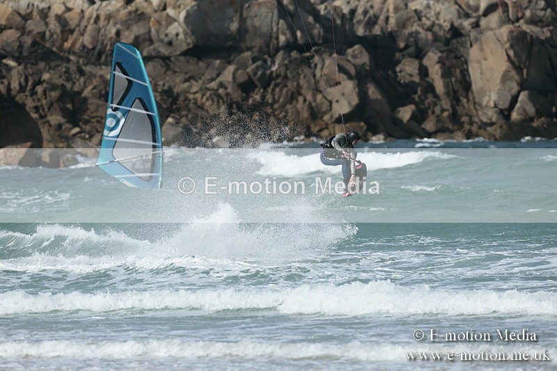 WS 020413-168 - Windsurfing