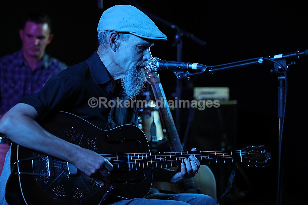 FOLK N BLUES-563 - FOLK and BLUES SEPT 2022