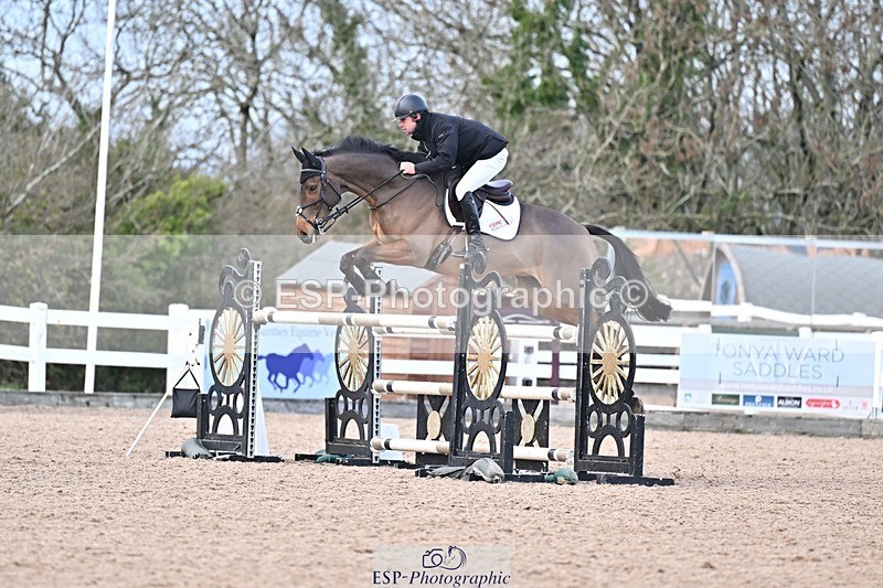 251126-132935-00582 - Cls 5 Foxhunter and 1.20m