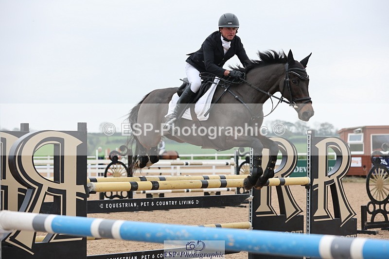 241101A-133032-02120 - FRI Cls 6 Foxhunter and 1.20m Open