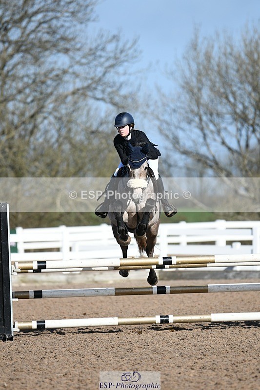 250330-100914-06009 - Cls 32 British Novice and 90cm