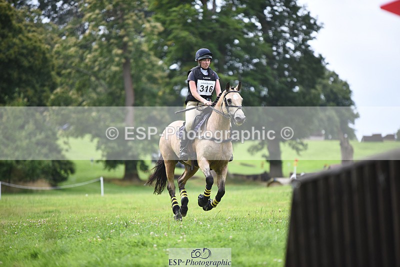 240804-113338-12318 - 316-Chloe_Dunn-TOWERHILL_SHAMIE