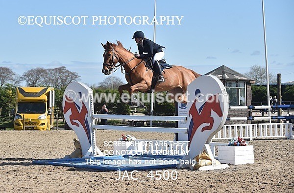 JAC_4500 - CLASS 11 SAT Andrew Hamilton Coach, RHS Foxhunter Championship Qualifier