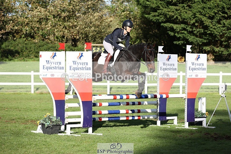 231022-151719-29710 - 502-REBEL.ON.THE.RUN-Ida.Strandberg-TrotUp+SJ