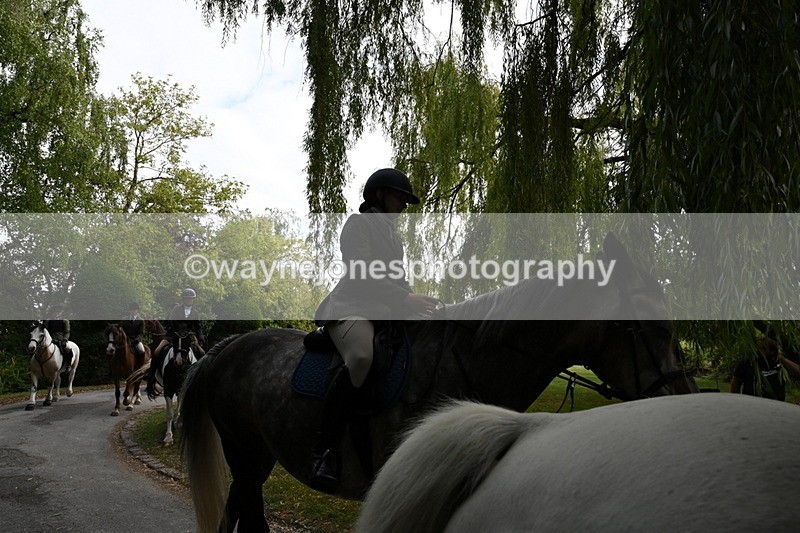WJ6_4033 - Berks & Bucks - The Old farmhouse - Hound Exercise 20-08-25