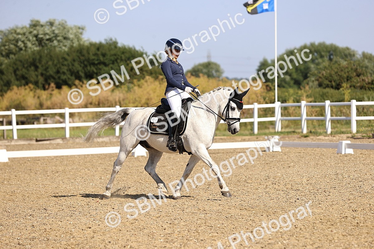 SBM_008729 - Novice 5 - 08.30-9.33