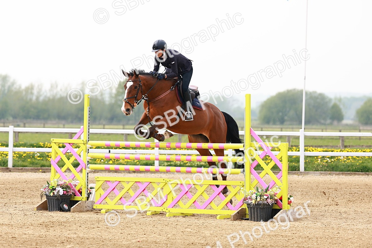  - Class 19 - Senior Foxhunter - 1.20m