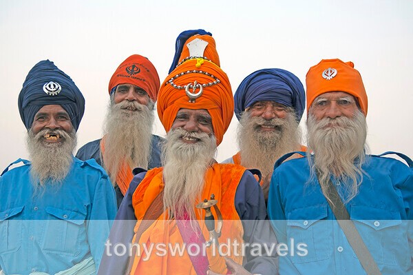 Smiling Sikhs at the Golden Temple, Amritsar, Punjab, India - Smiling faces of the World