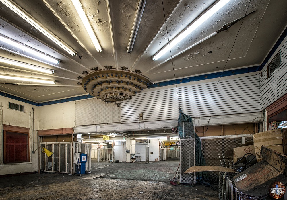 Lobby Lighting at The Westlake Theatre, Los Angeles, CA | Abandoned America
