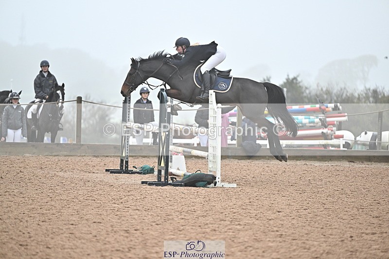 241103A-101306-06587 - SUN Cls 18 British Novice and 90cm Open
