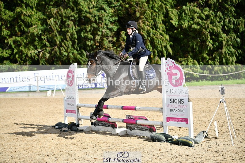 251004A-145043-01546 - Classes 8 & 9 70cm