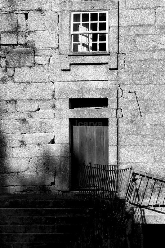 Closed - B&W01